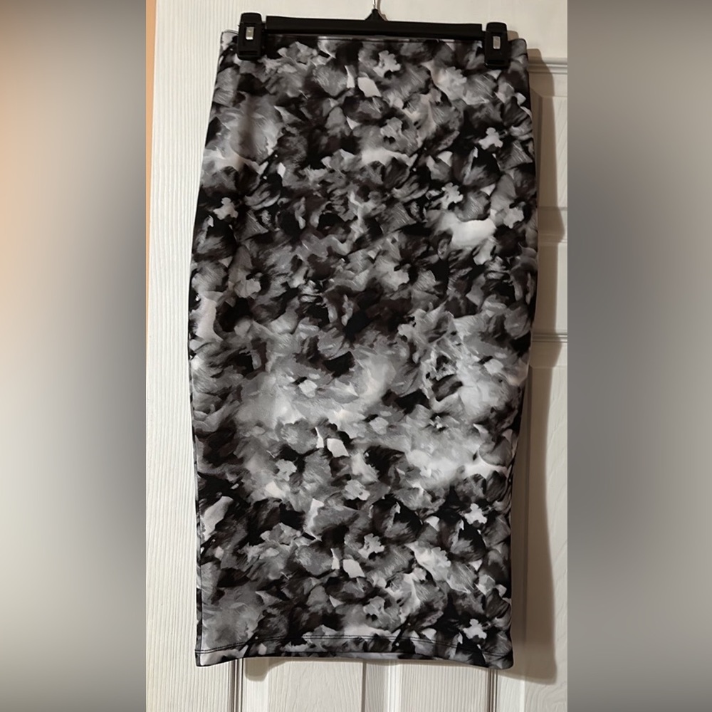 Apt 9 skirt for womens size S